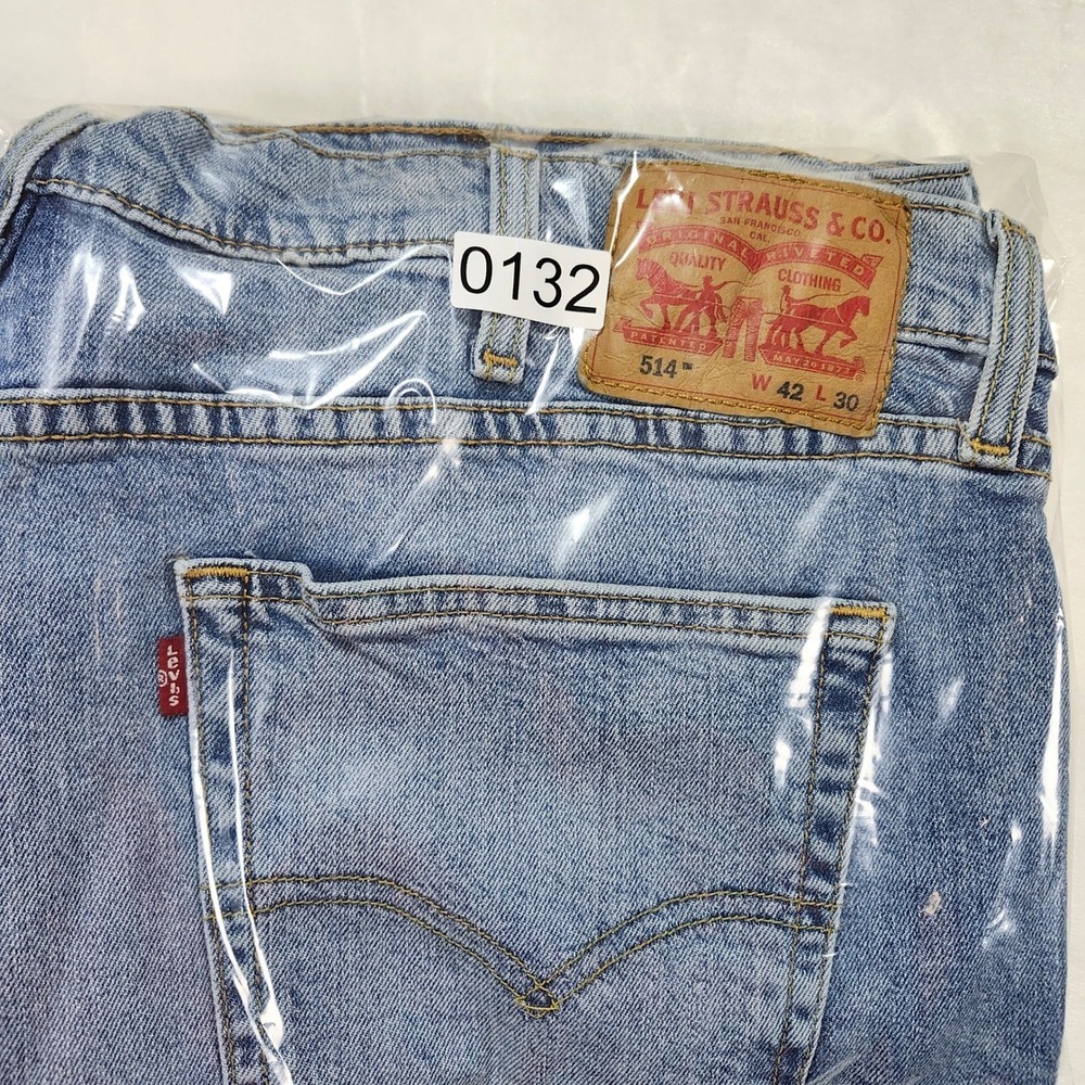 Levi's 514 Straight Fit Jeans Mens 42x30 Blue Excellent Medium Wash Denim - Picture 9 of 9